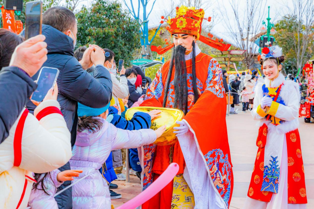 郑州银基旅游度假区龙年新春仪式感拉满，邀您豫见别样年味